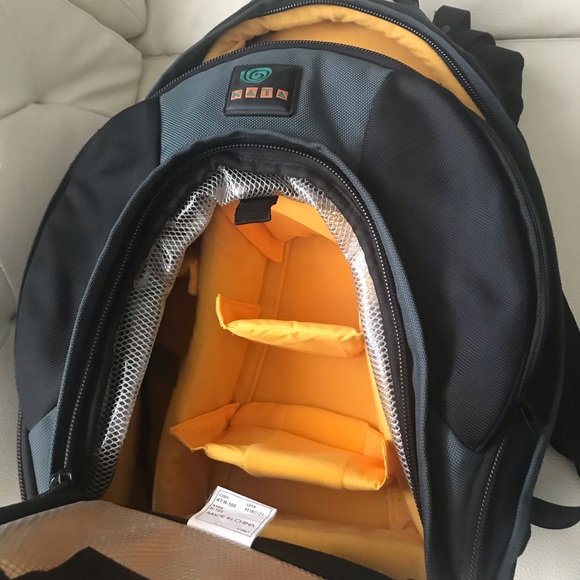 Kata R-103 DSLR camera backpack - Picture 4 of 10
